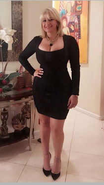 Nude babe posing in the