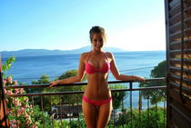 Alyssa Hart in cheerleader